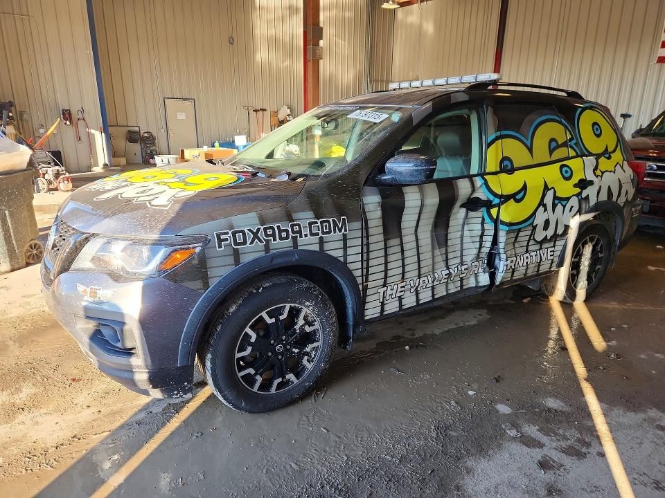 2020 Nissan Pathfinder sv