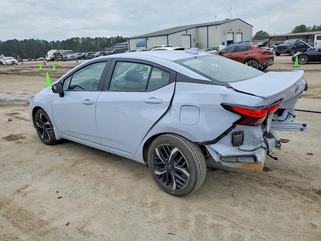 2024 Nissan Versa sr