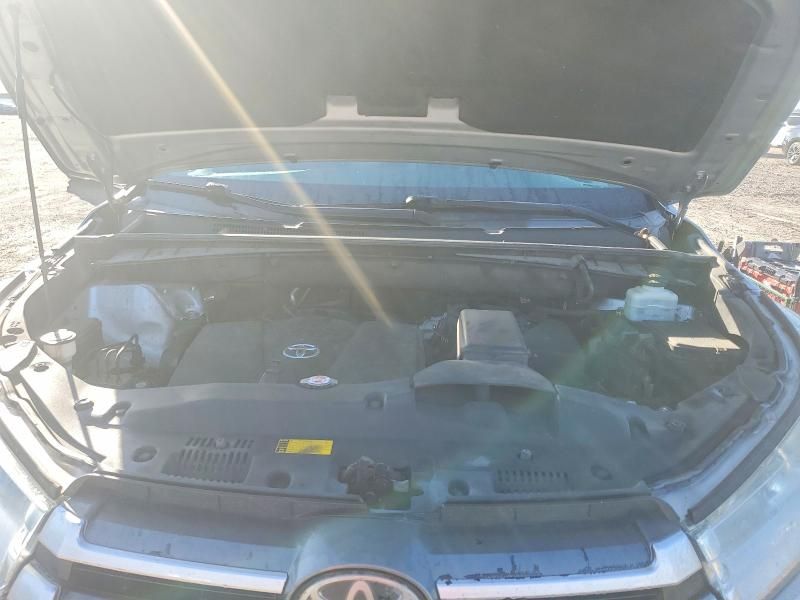 2019 Toyota Highlander le