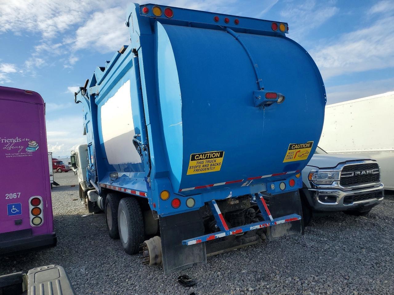 2007 Peterbilt 320 Refuse Truck