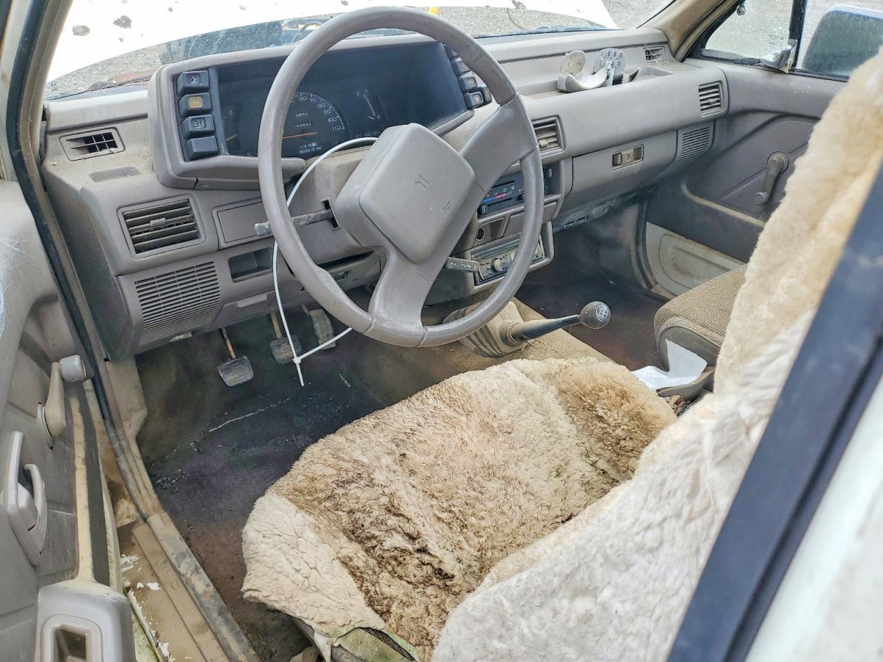 1990 Isuzu Conventional Space cab