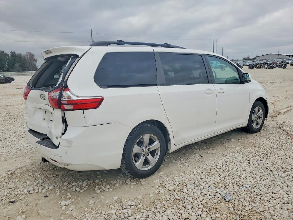 2016 Toyota Sienna le
