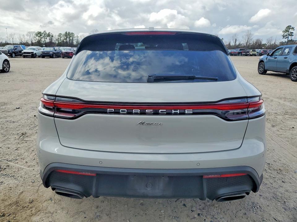 2023 Porsche Macan Base