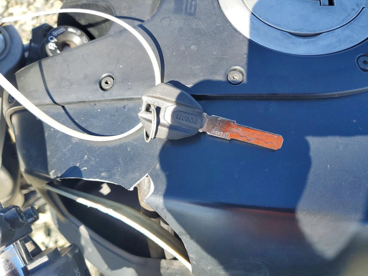 2011 Ducati Monster 696