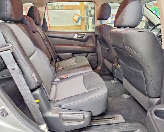 2019 Nissan Pathfinder s