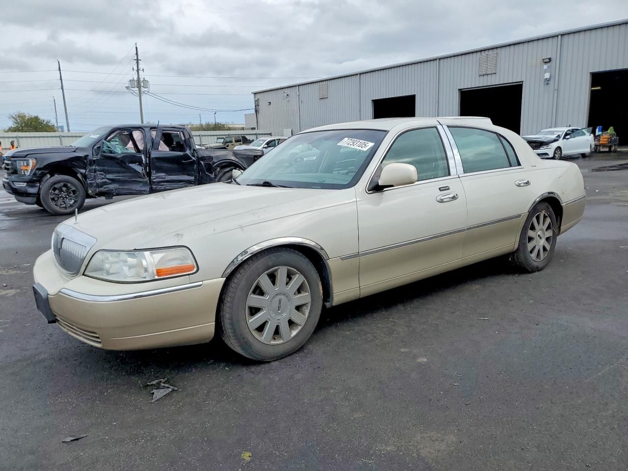2005 Lincoln Town car Signature Limited