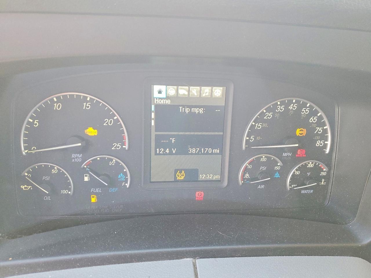 2023 Freightliner Cascadia 126 Semi Truck