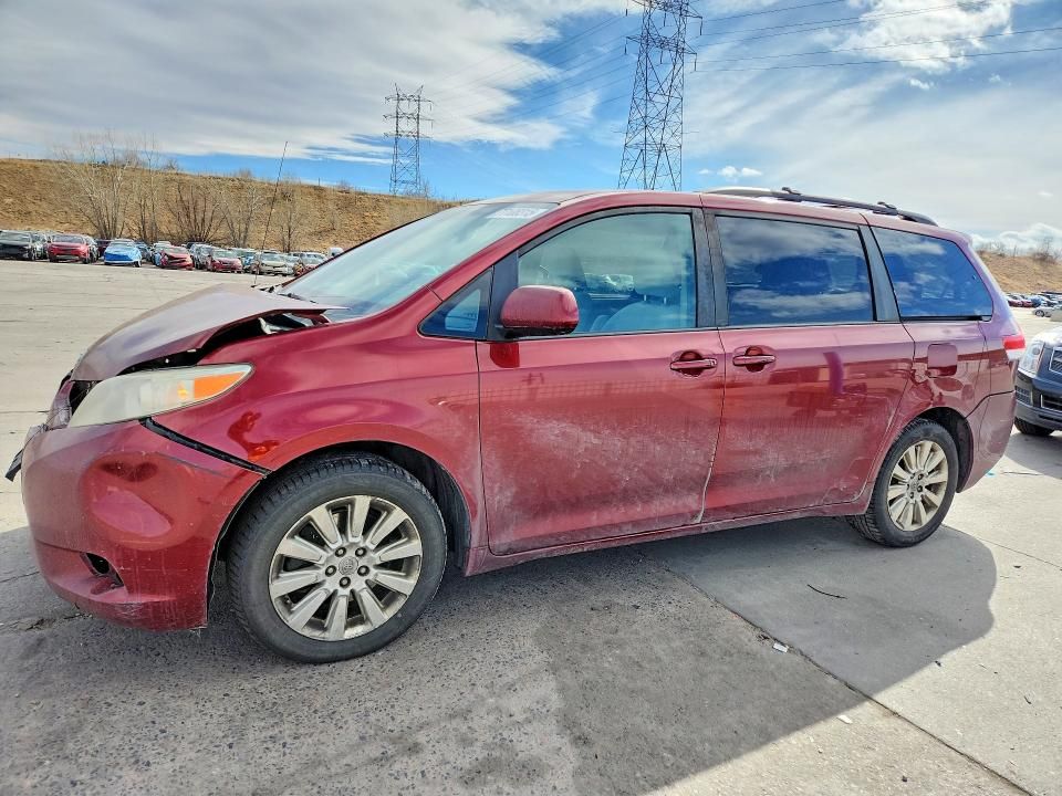 2011 Toyota Sienna le