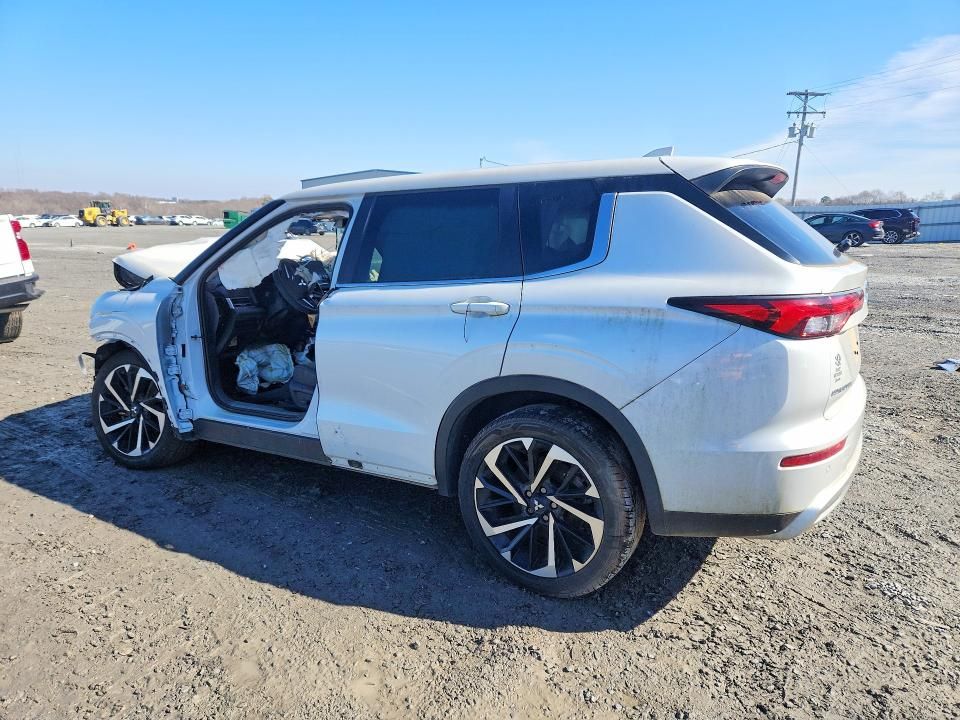 2023 Mitsubishi Outlander se