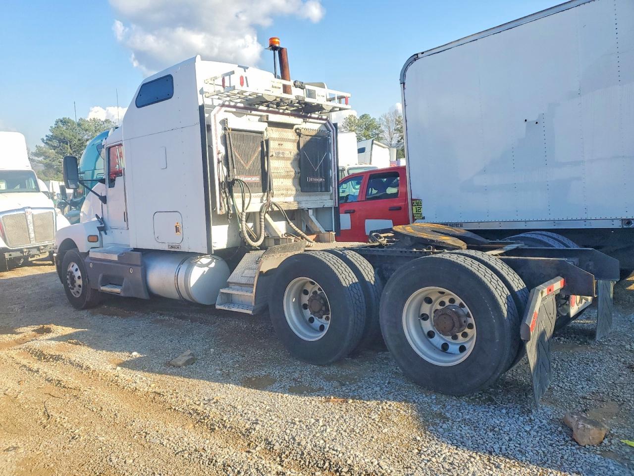 2005 Kenworth T600 Semi Truck