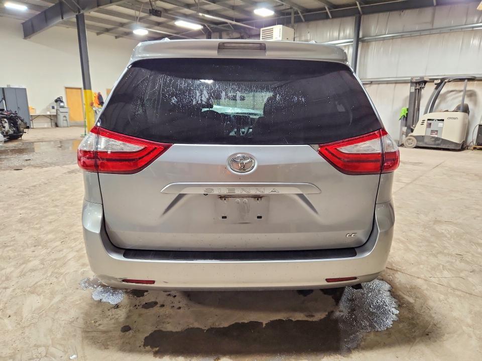2015 Toyota Sienna le 8-passenger