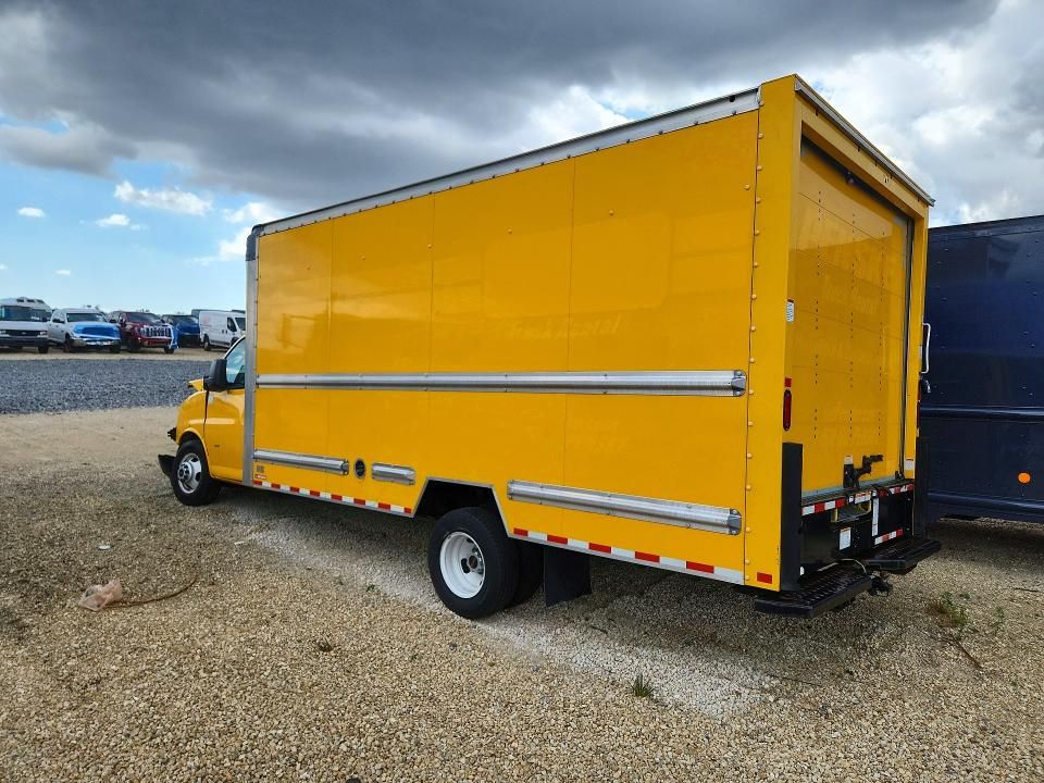 2022 GMC Savana CUT-BOX Truck