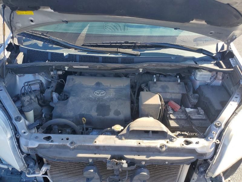 2013 Toyota Sienna le