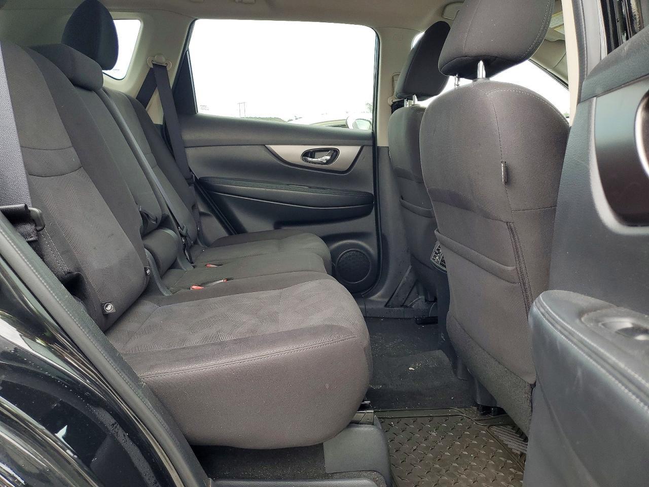 2016 Nissan Rogue sv