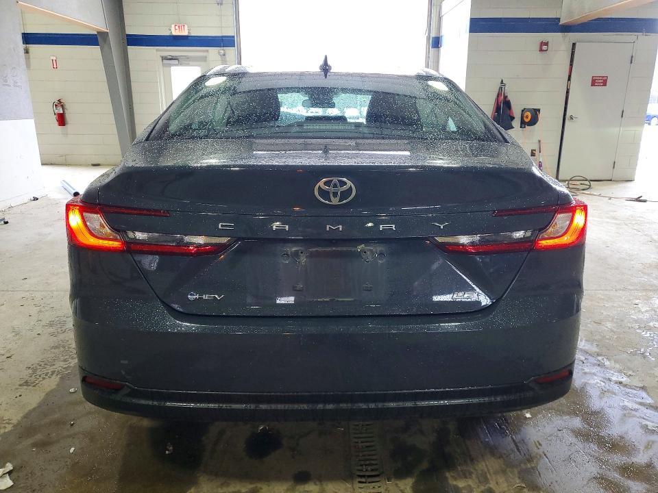 2025 Toyota Camry le