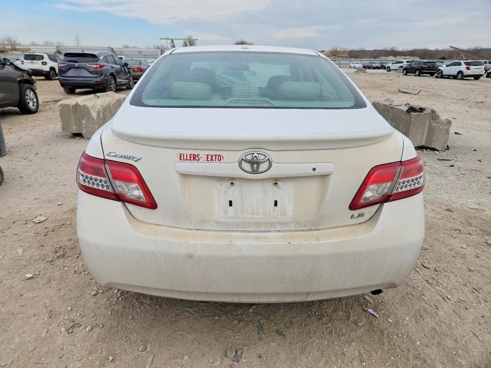 2010 Toyota Camry le