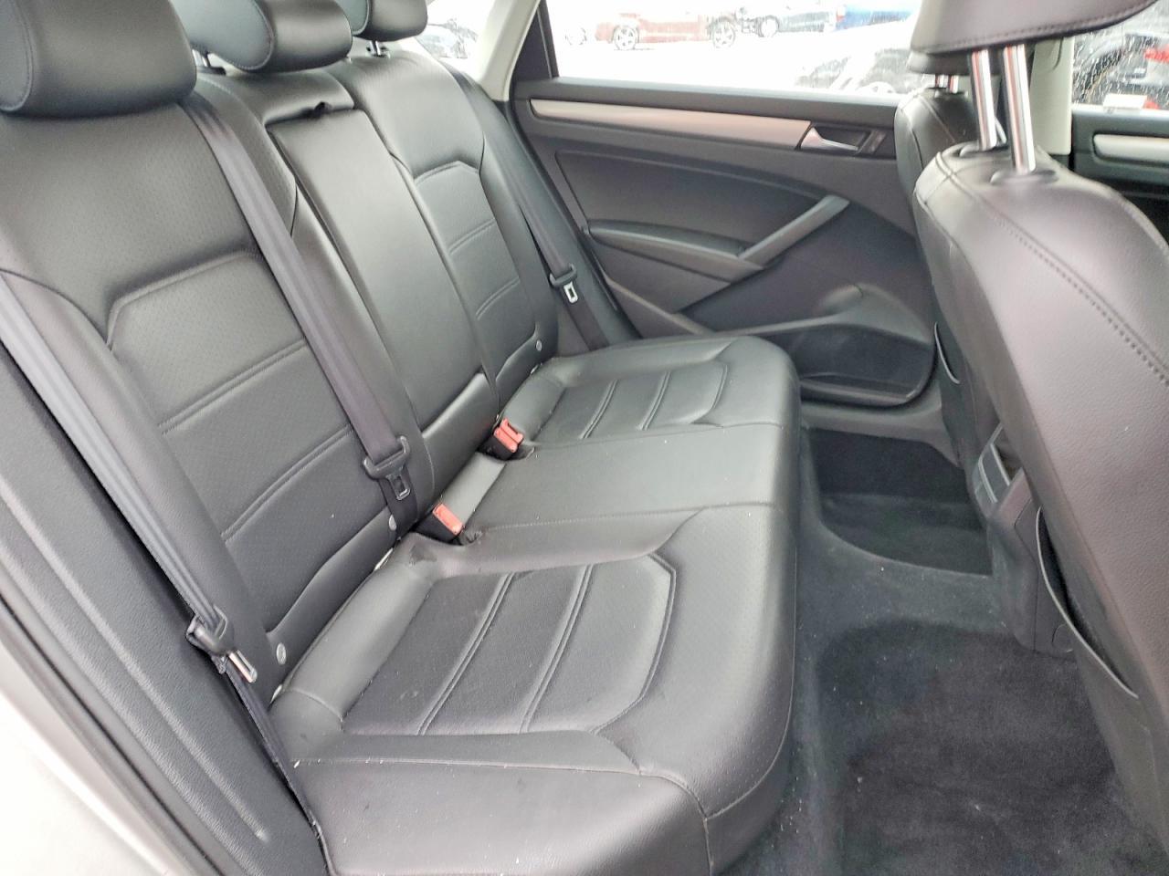 2013 Volkswagen Passat s
