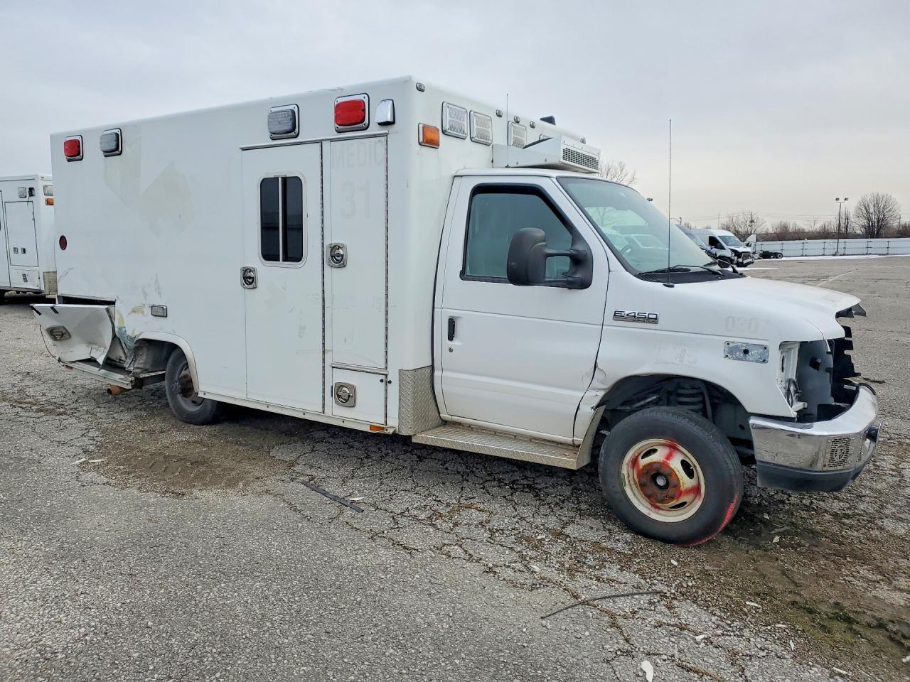 2019 Ford Econoline E450 Super Duty Cutaway Van