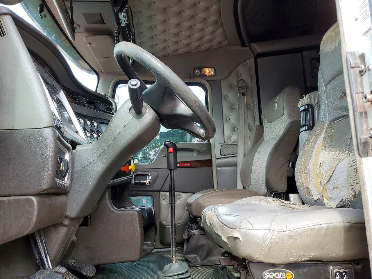 2016 Kenworth W900 Semi Truck