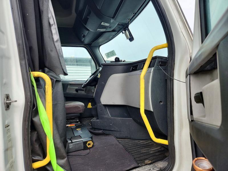 2018 Freigliner 2018 Freightliner Cascadia 126 Semi Truck