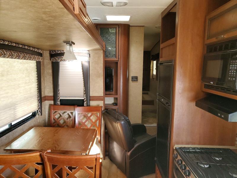 2015 Crossroads Rezerve-Camper