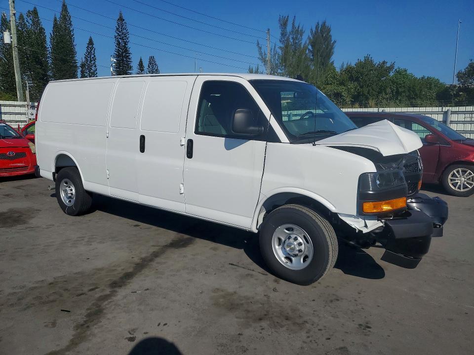 2025 Chevrolet Express G2500