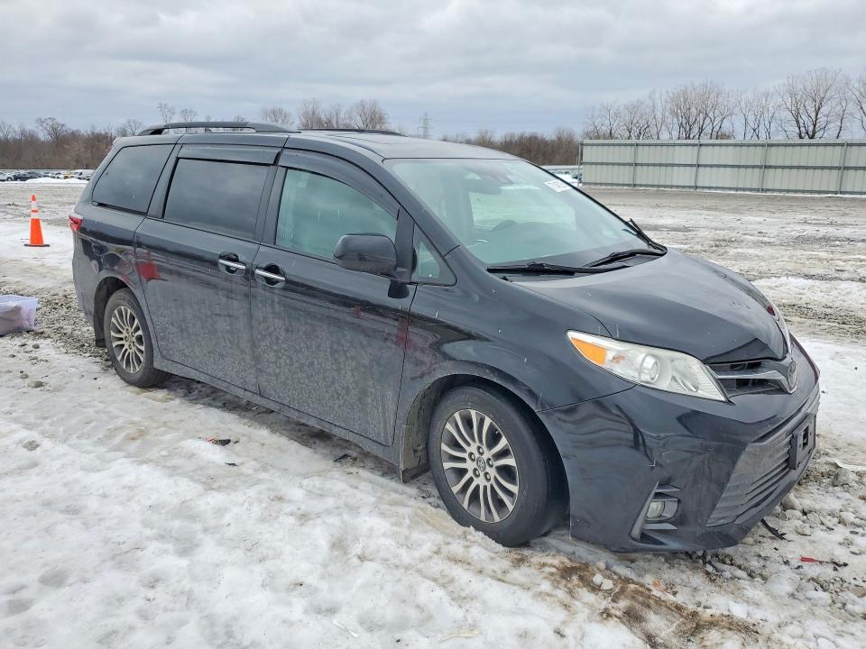 2019 Toyota Sienna xle 8-passenger