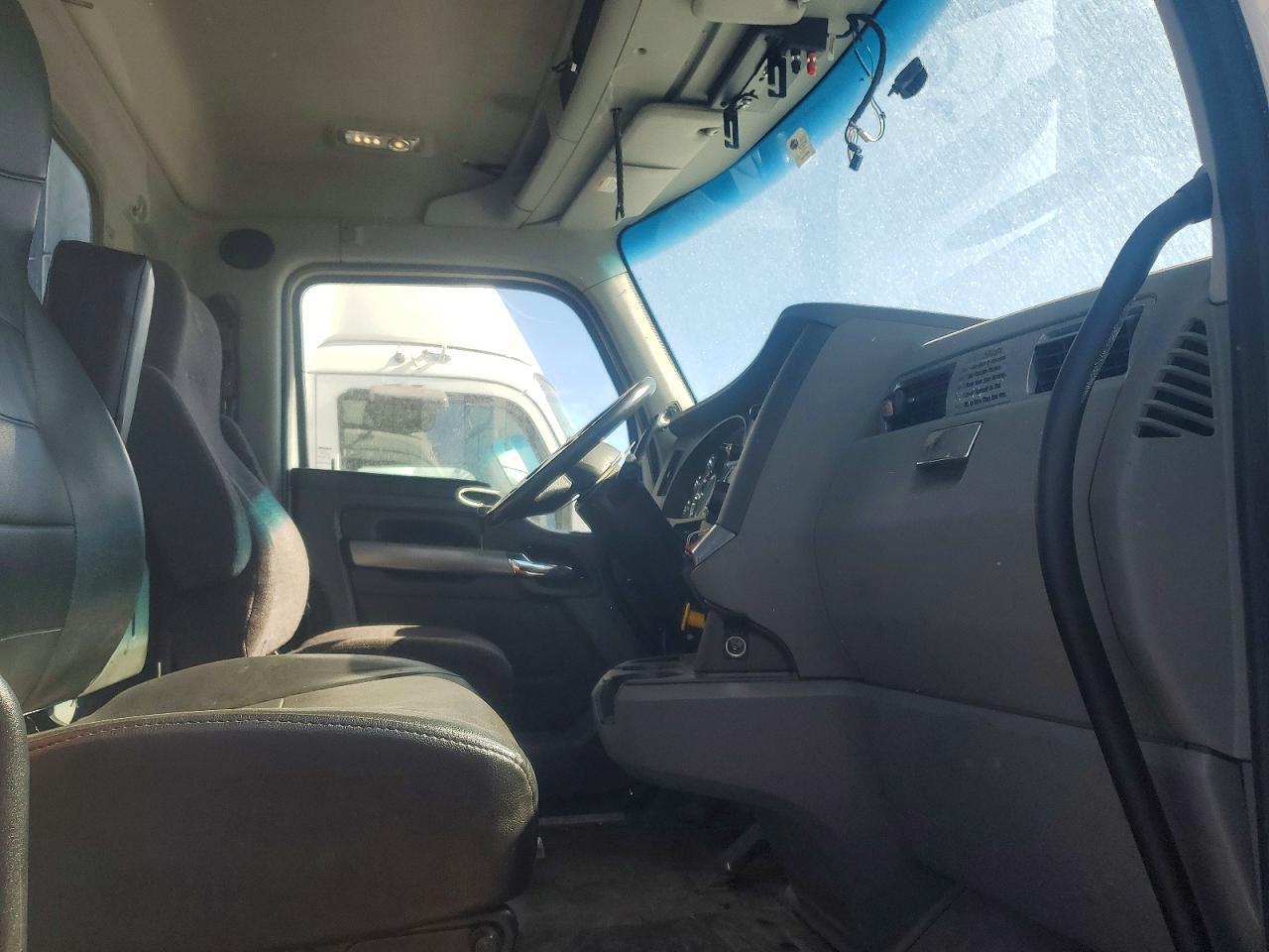 2019 Kenworth T680 Semi Truck