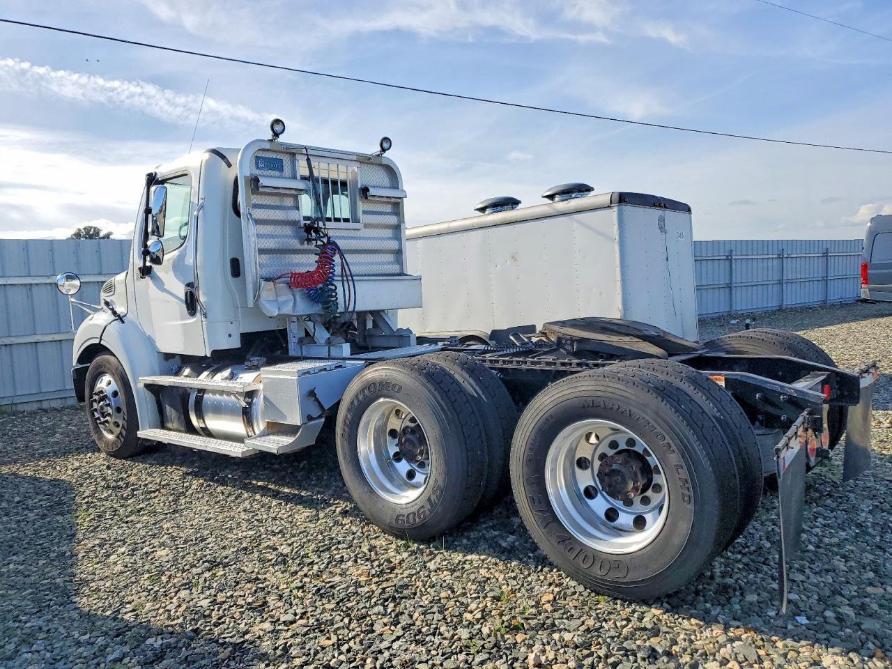 2016 Freightliner Business Class M2 Semi Truck