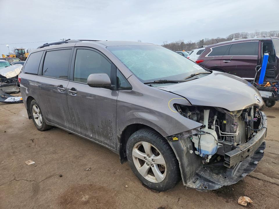 2015 Toyota Sienna le 8-passenger
