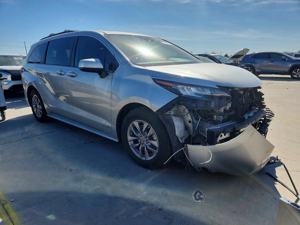 2021 Toyota Sienna xle