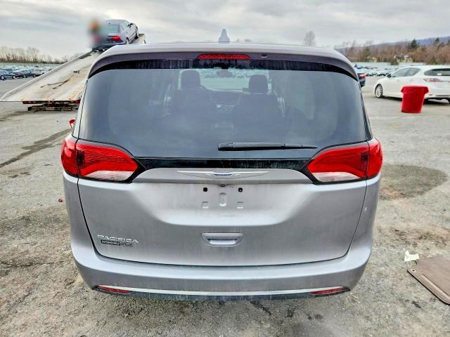 2017 Chrysler Pacifica Touring l