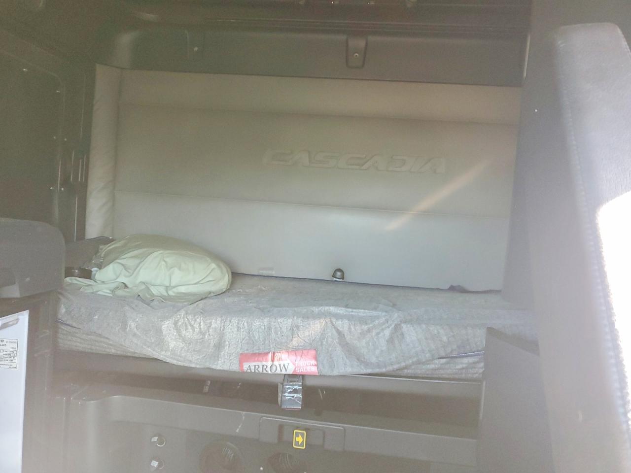 2020 Freigliner 2020 Freightliner Cascadia 126 Semi Truck