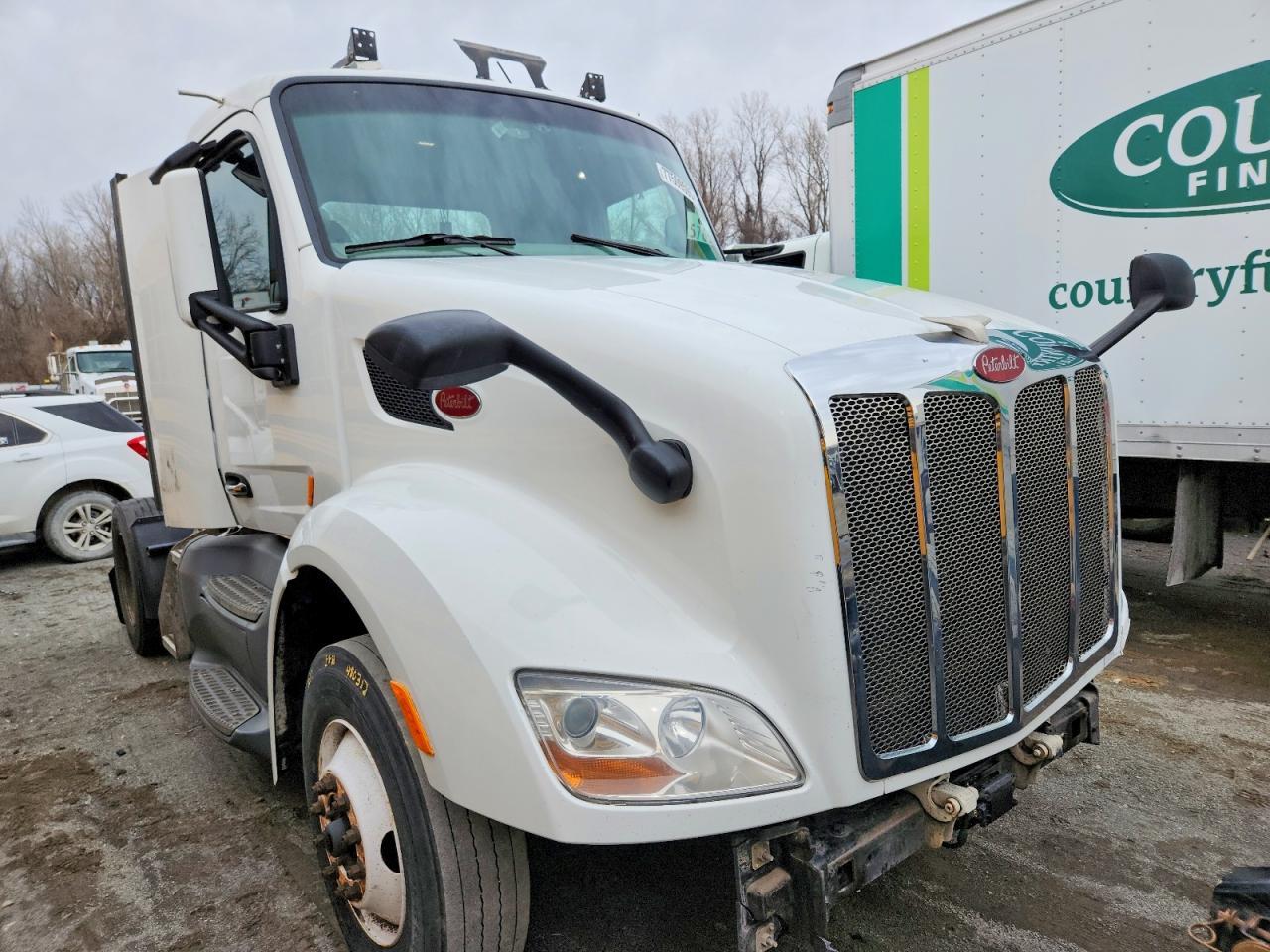 2018 Peterbilt 579 Semi Truck