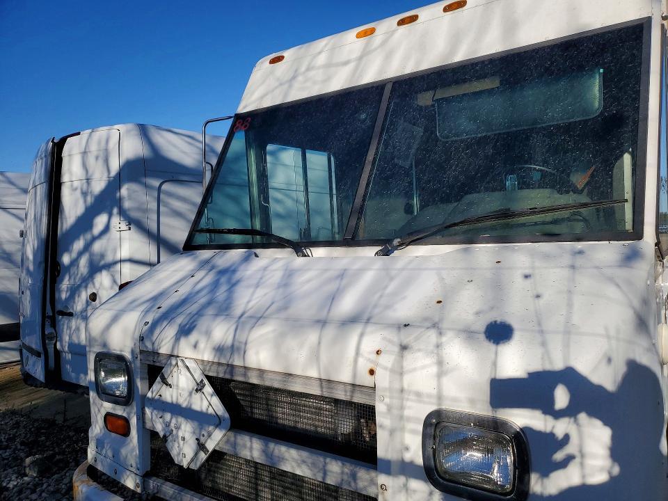 2001 Freightliner Mt45g Delivery Truck