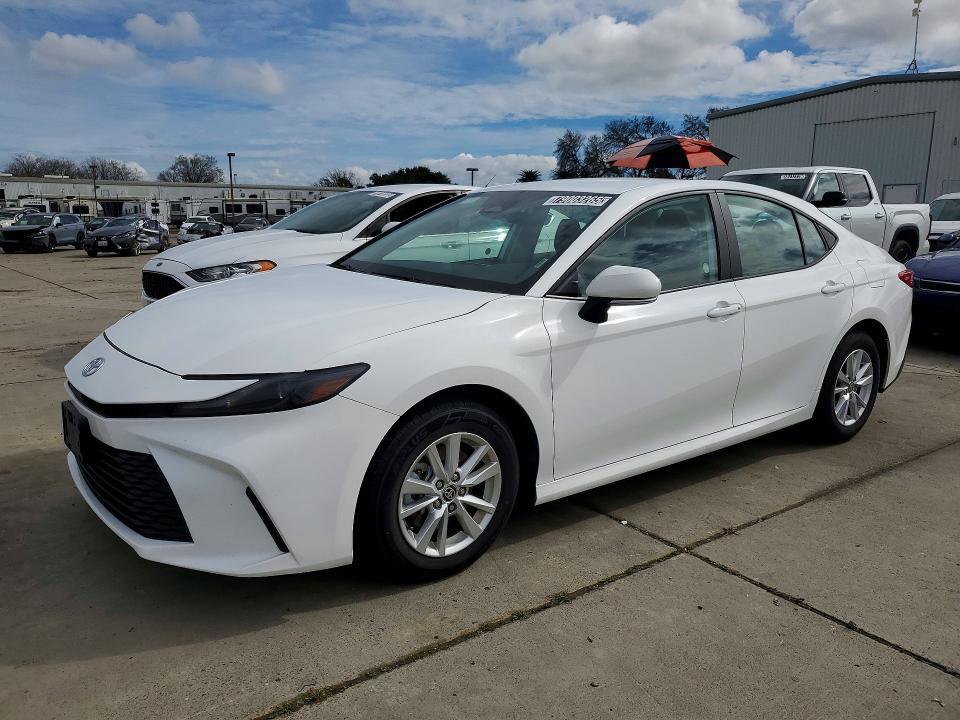 2025 Toyota Camry le