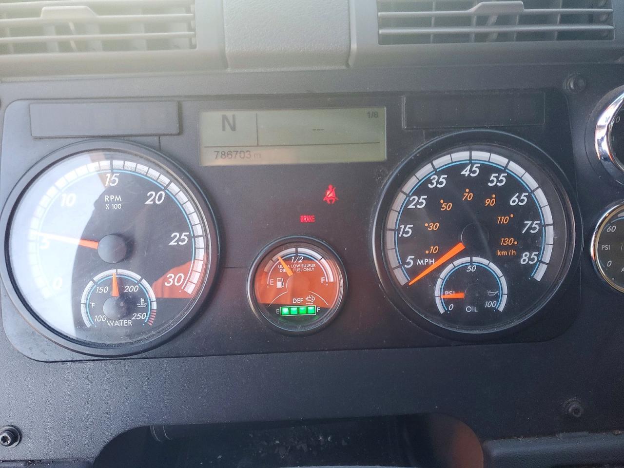 2016 Freigliner 2016 Freightliner Cascadia 125 Semi Truck