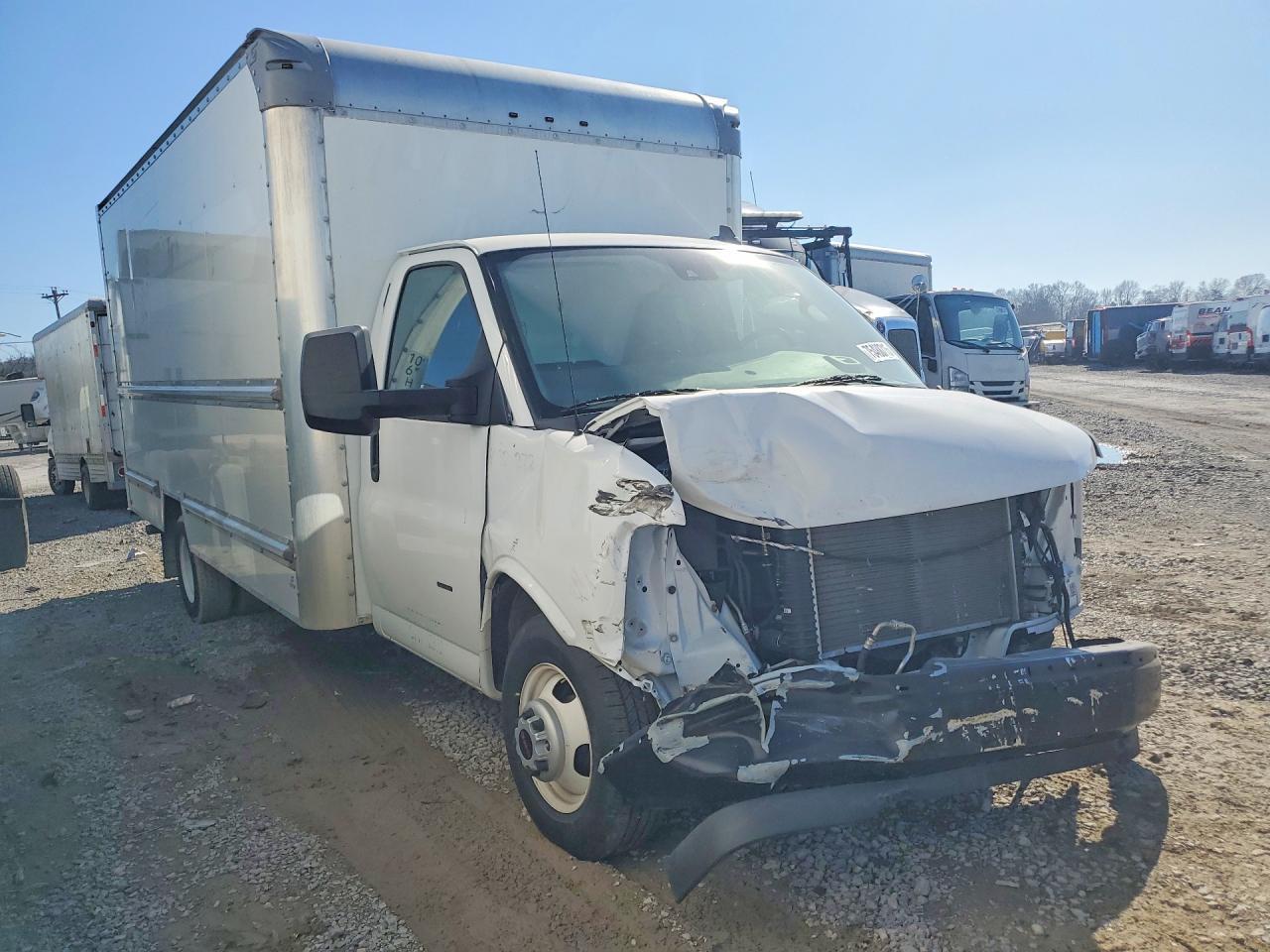 2022 GMC Savana CUT-BOX Truck