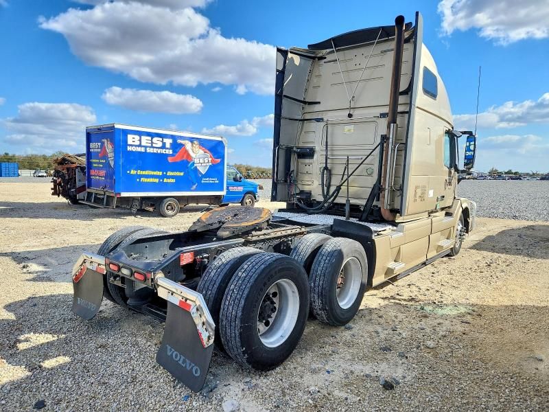 2015 Volvo VNL Semi Truck