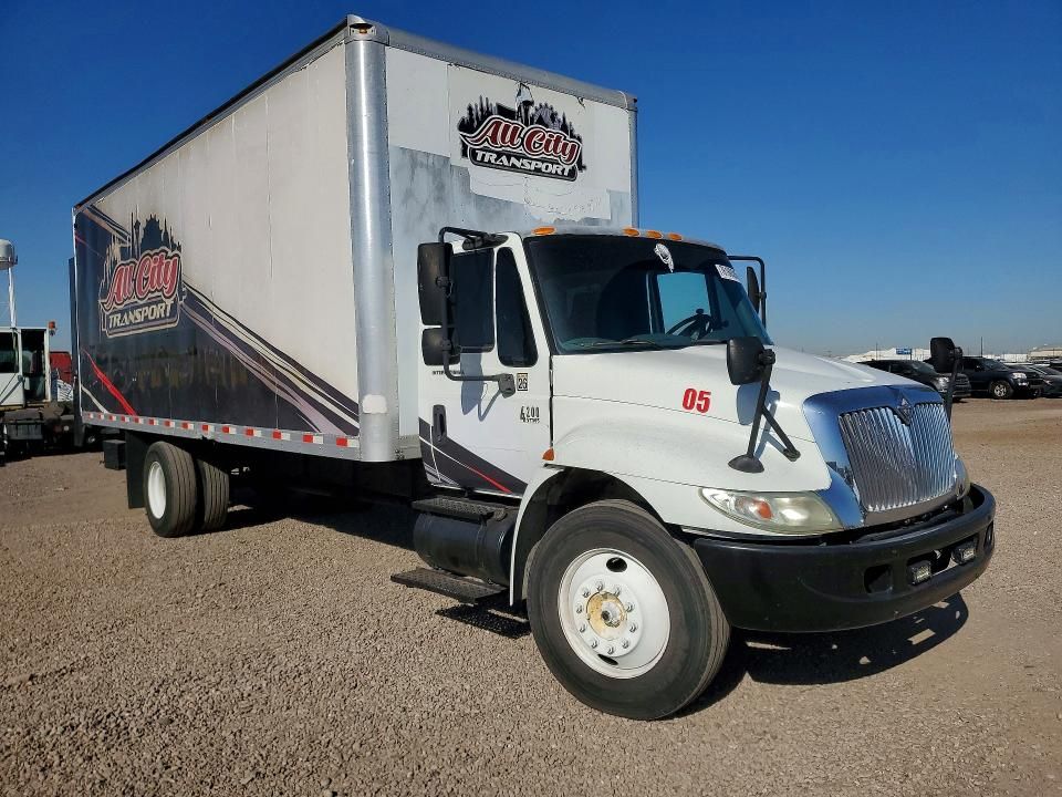 2003 International Mv015 box Truck