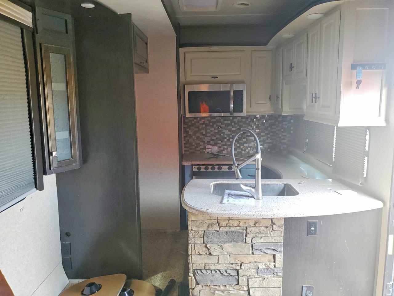 2016 Heartland Road Warrior RV