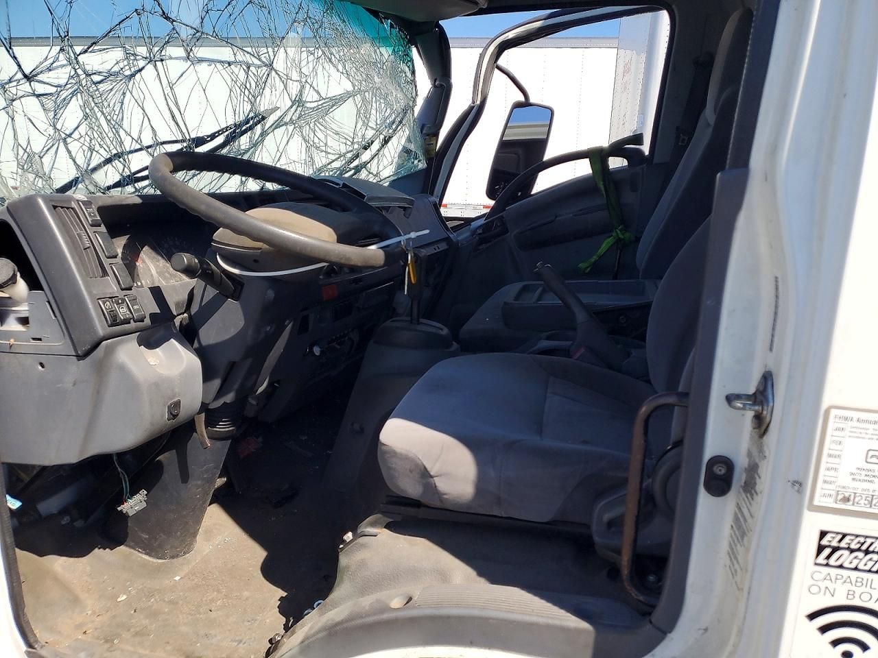 2017 Isuzu NPR HD BOX Truck