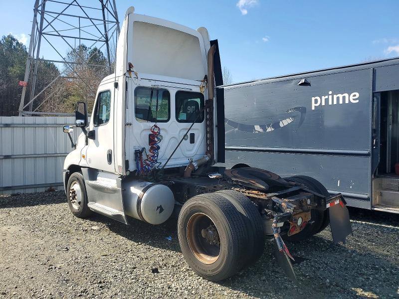 2015 Freightliner Cascadia Semi Truck