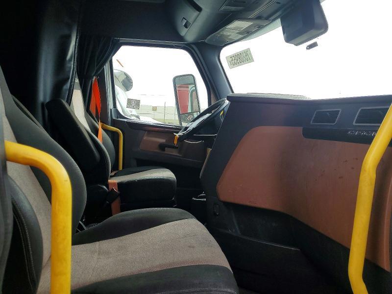 2020 Freightliner Cascadia 126 Semi Truck