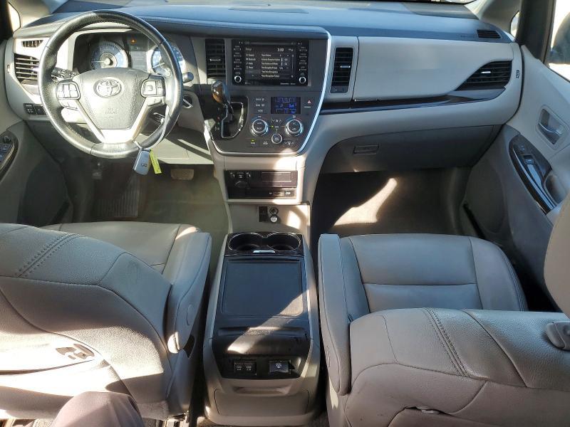 2020 Toyota Sienna xle