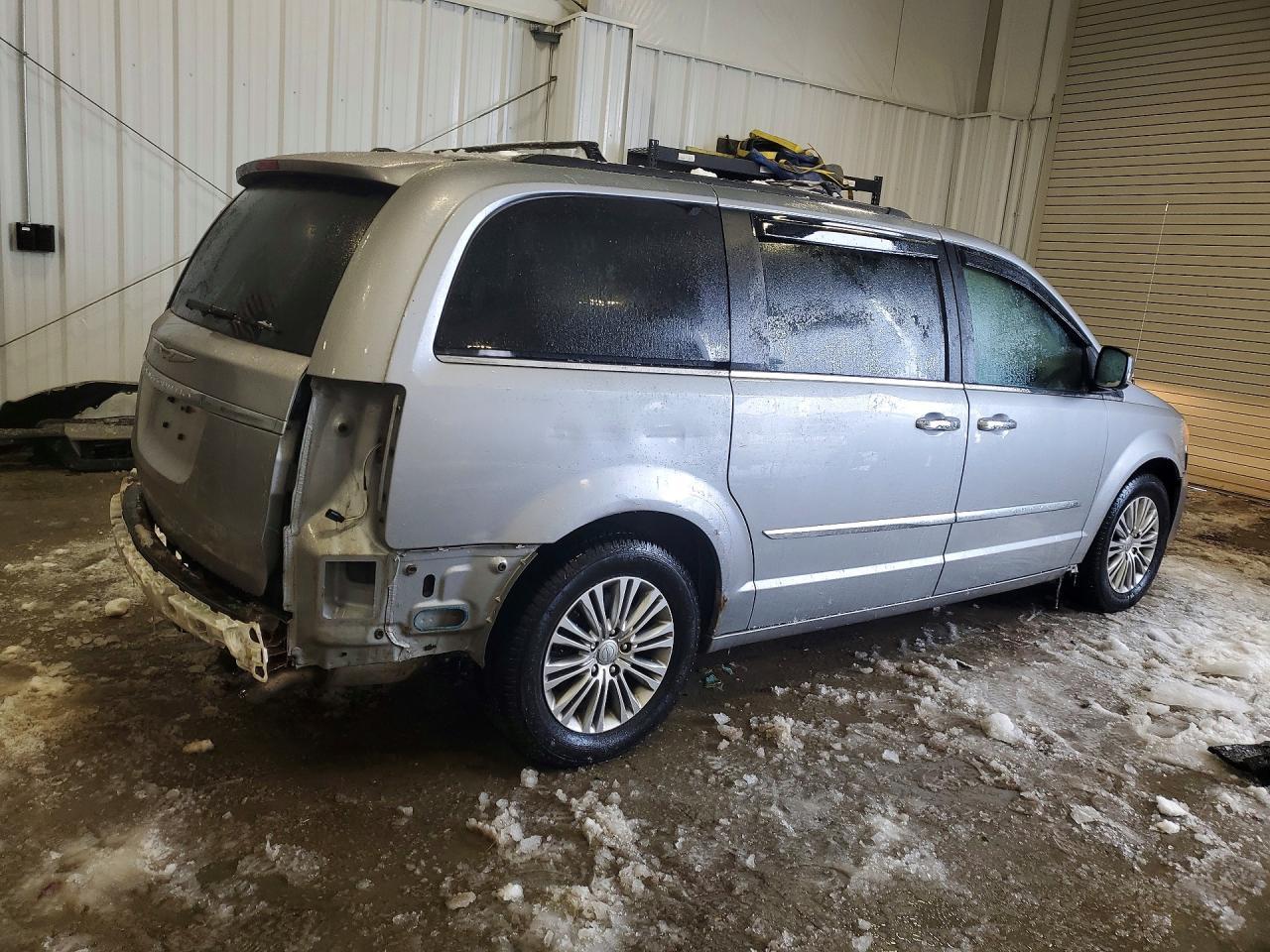 2014 Chrysler Town & Country Touring l