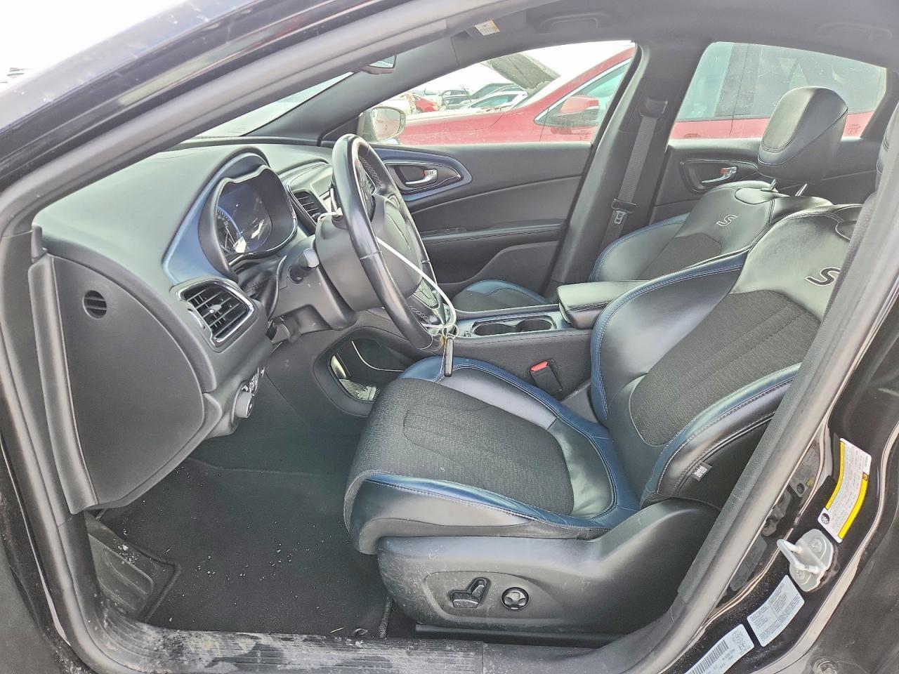 2016 Chrysler 200 s