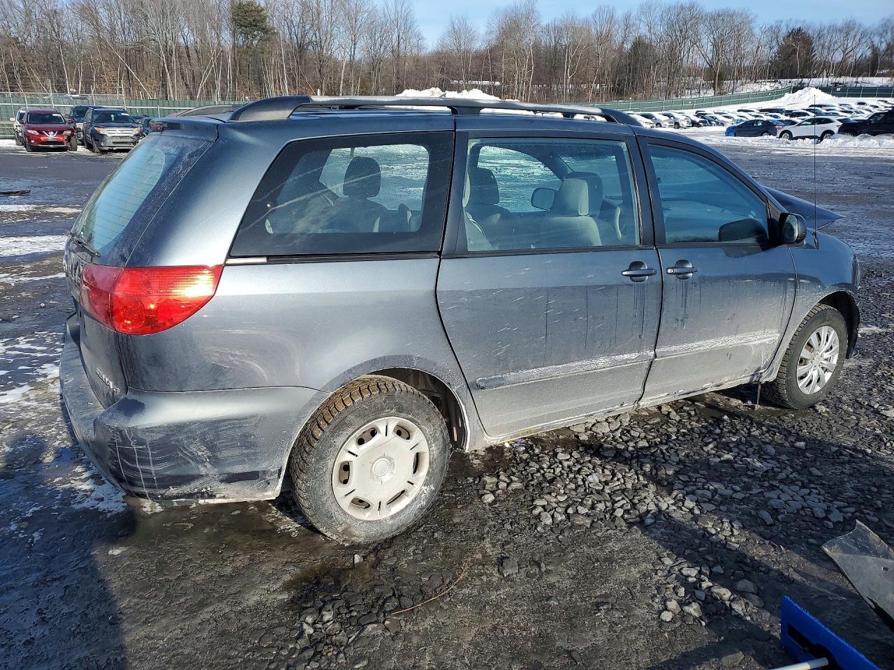 2010 Toyota Sienna ce