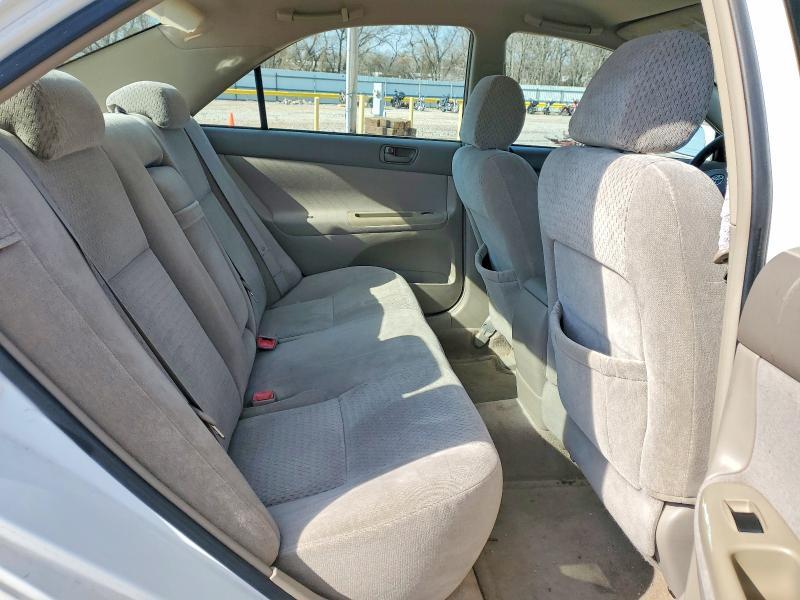 2004 Toyota Camry le