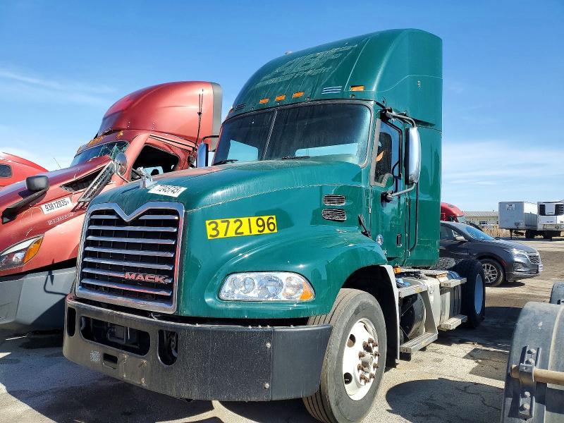 2018 Mack Cxu613 Semi Truck